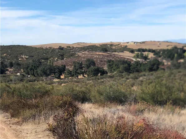 29 Rocky Knoll Rd, Hemet, CA 92544