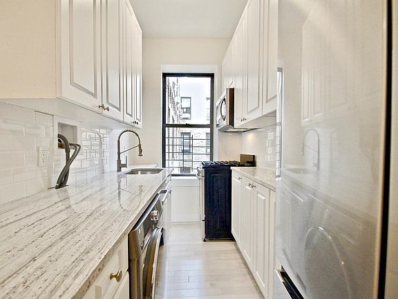 2nd image of 92 Pinehurst Ave APT 5G