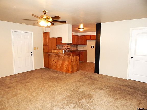 3rd image of 4689 S Fm 2869