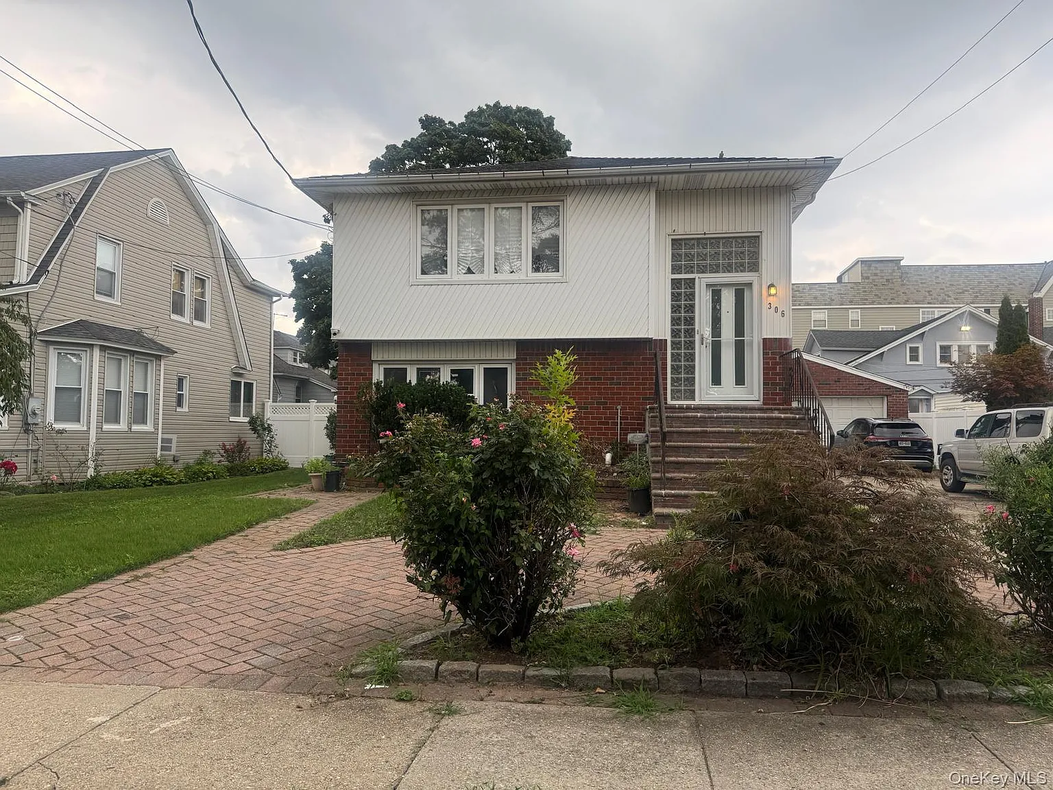 3 bed, 1.0 bath, 1350 sqft, $4,500 — Photo 2