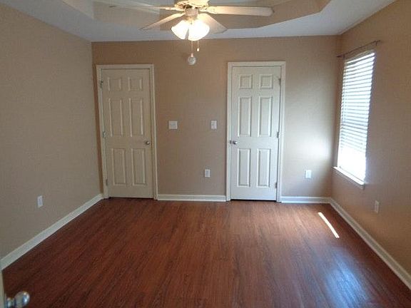 2nd image of 421 Park Lake Dr
