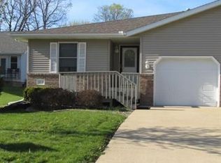 107B Grandview Cir #B, Eureka, IL 61530