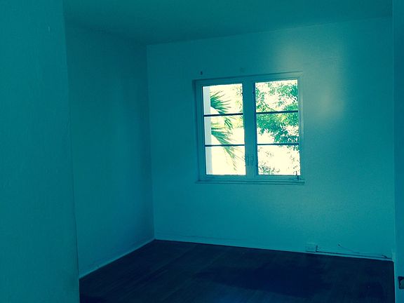 3rd image of 320 W 25th St APT 6