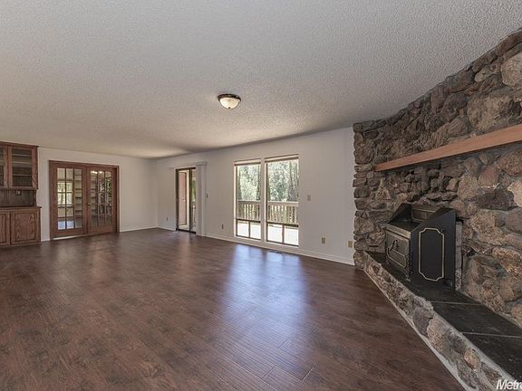 2nd image of 120 Dawn Ln