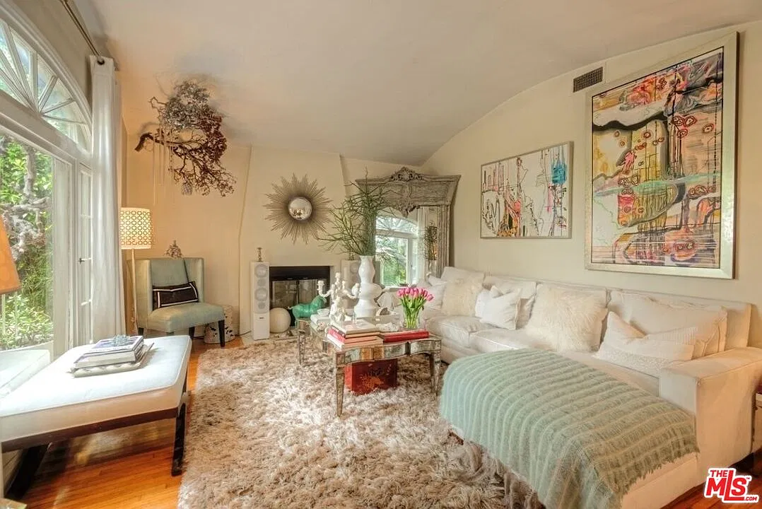 2 bed, 2.0 bath, 1032 sqft, $7,000 — Photo 2