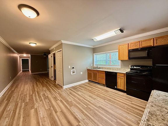 2nd image of 620 Lovers Ln APT 1