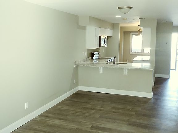3rd image of 50 Yacht Cove Dr APT 421