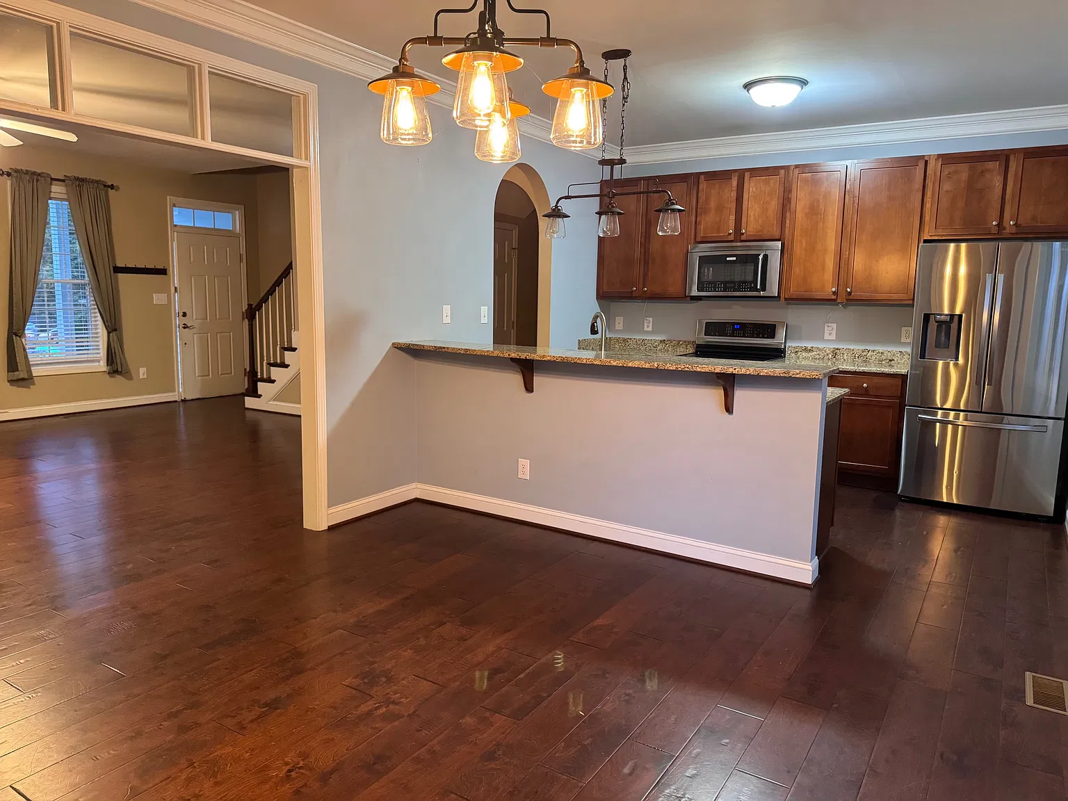 3 bed, 2809 sqft, $2,100 — Photo 3