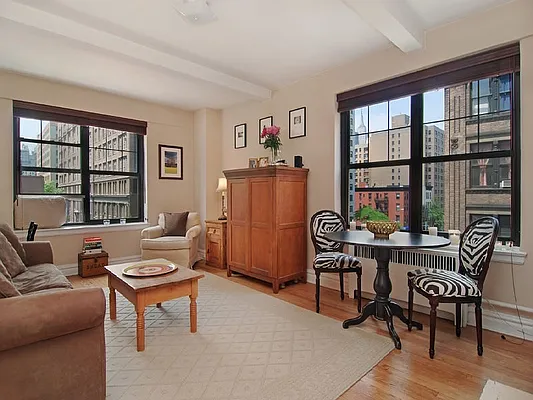 Sold by Sotheby's International Realty | media 10