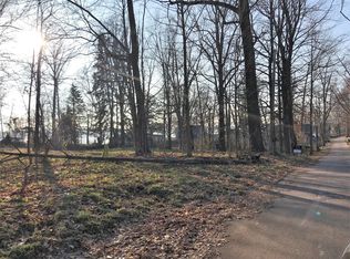 7876 Pear St, Coloma, MI 49038