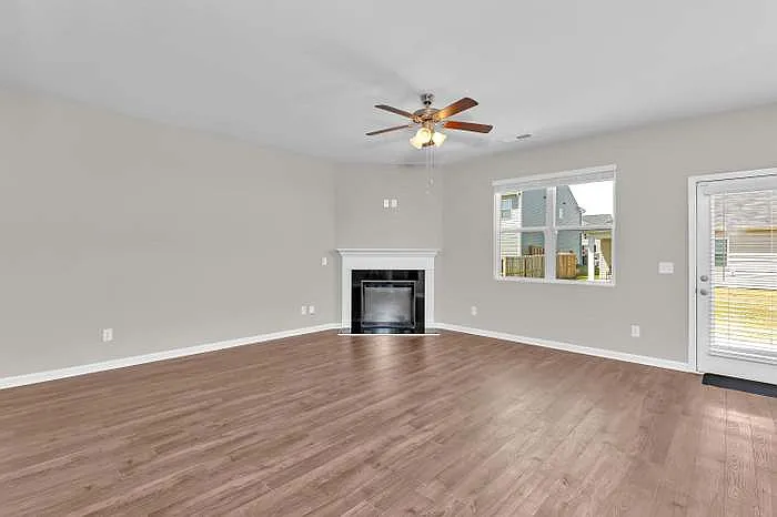 507 Post Oak Ln — Photo 3