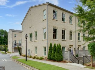 302 Boxwood Ln, Roswell, GA 30075
