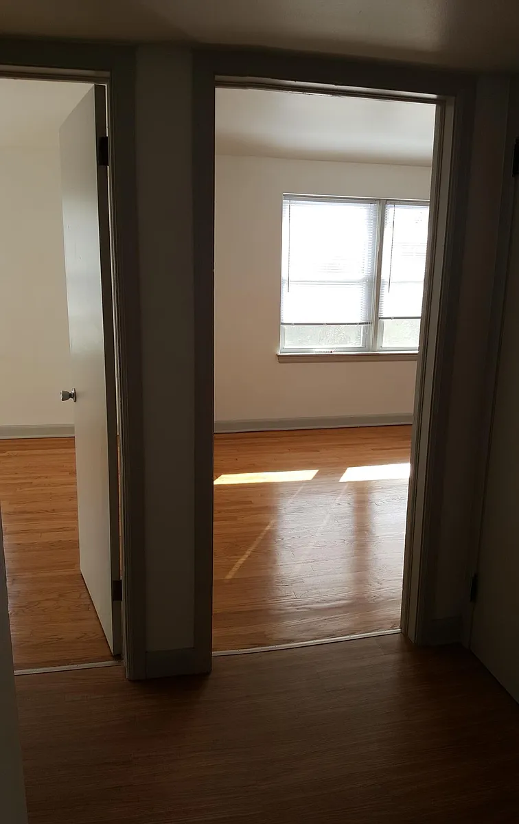 Building Photo - 2264 S 75th St