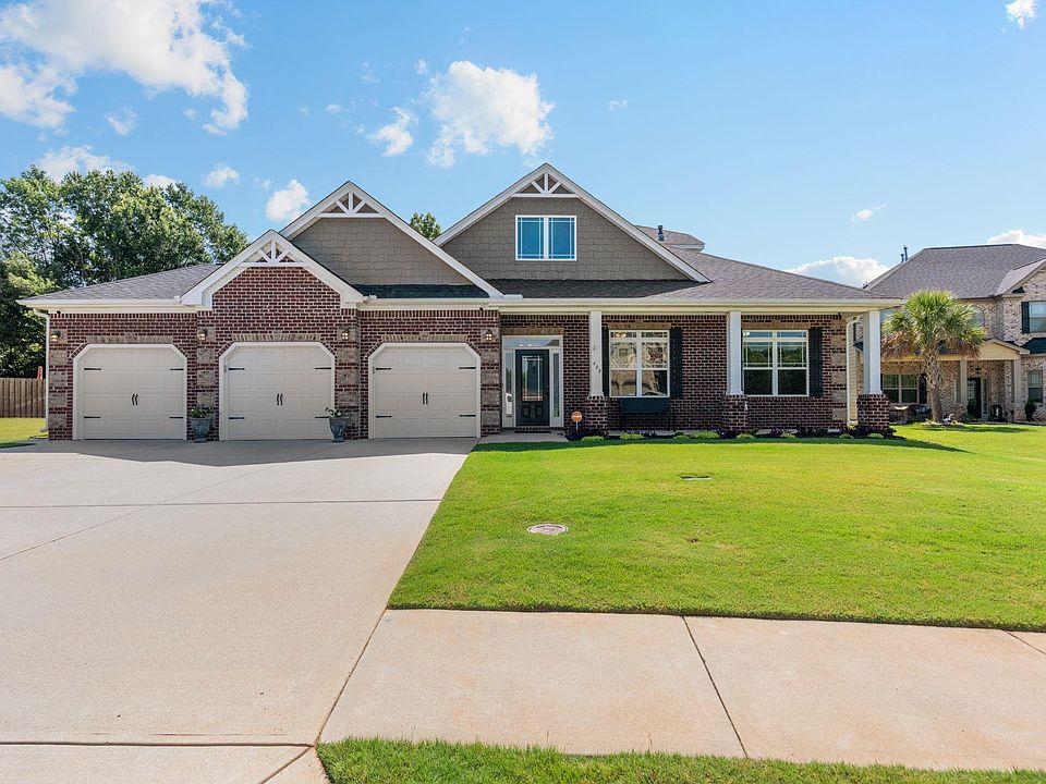 1st image of 425 Castleford Pl
