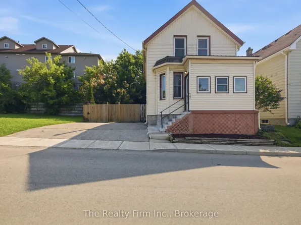 17 Douglas St, Woodstock, ON N4S 2Y1