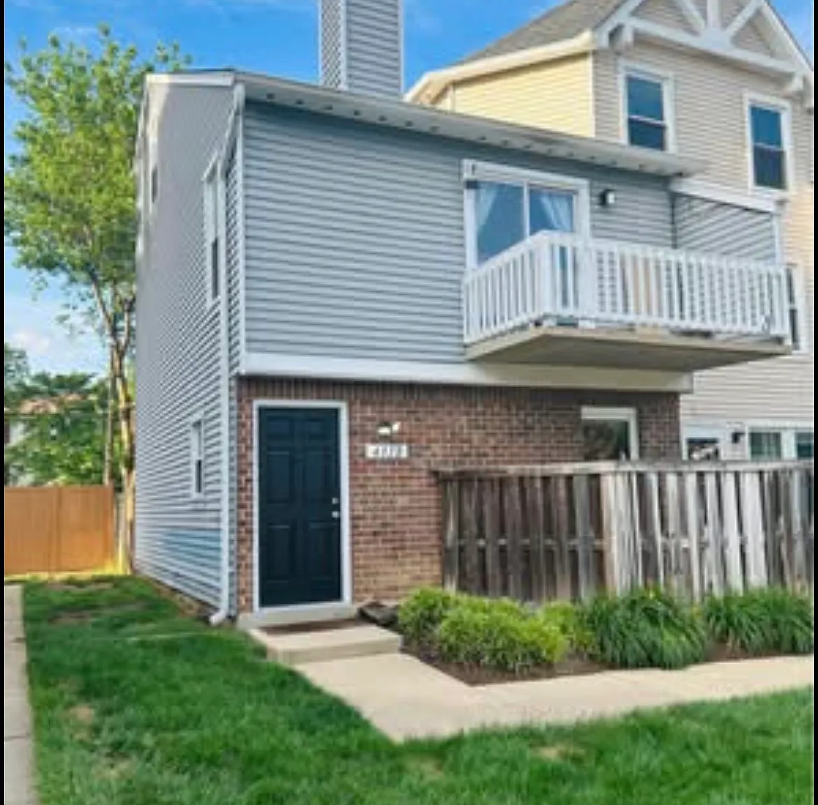 2 bed, 1150 sqft, $2,400 — Photo 1