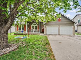 556 Brentwood Dr, Lawrence, KS 66049