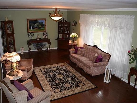 5th image of 930 Preston Dr