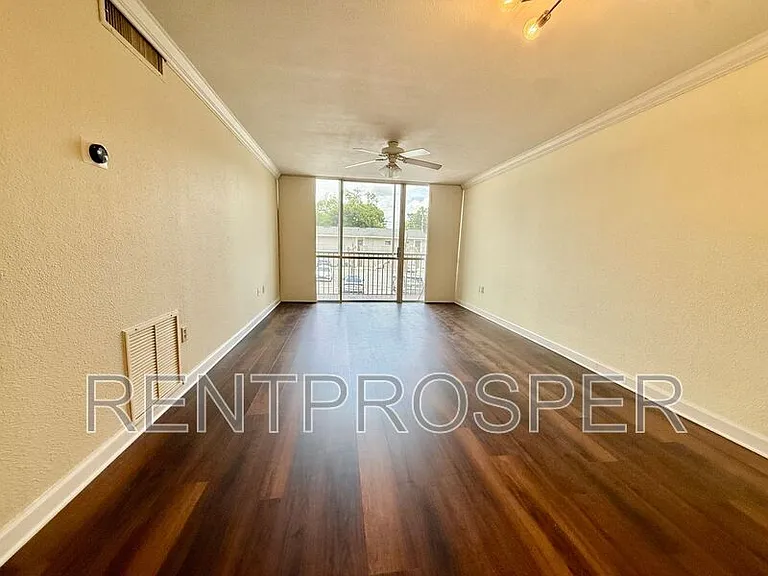 1100 Delaney Ave #F201 — Photo 3
