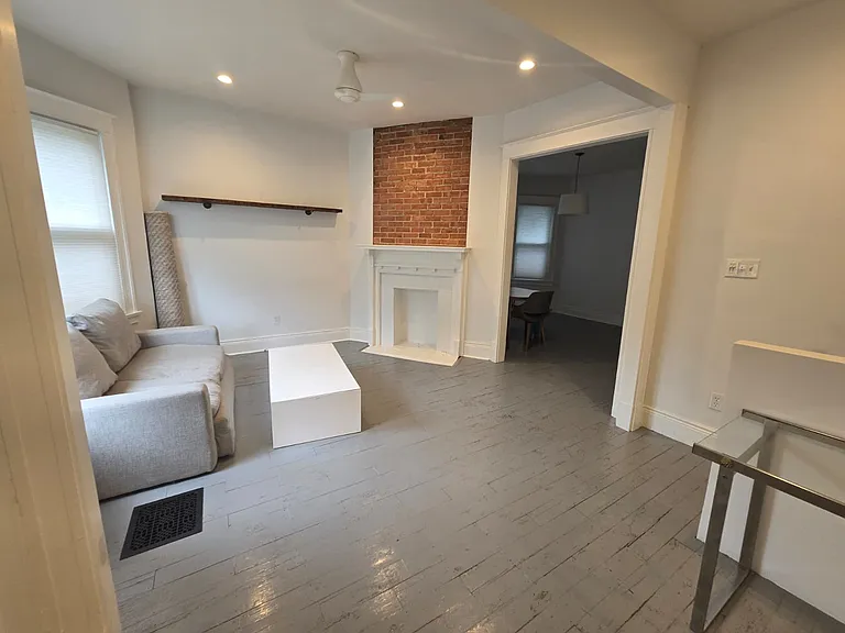 254 W Utica St — Photo 6