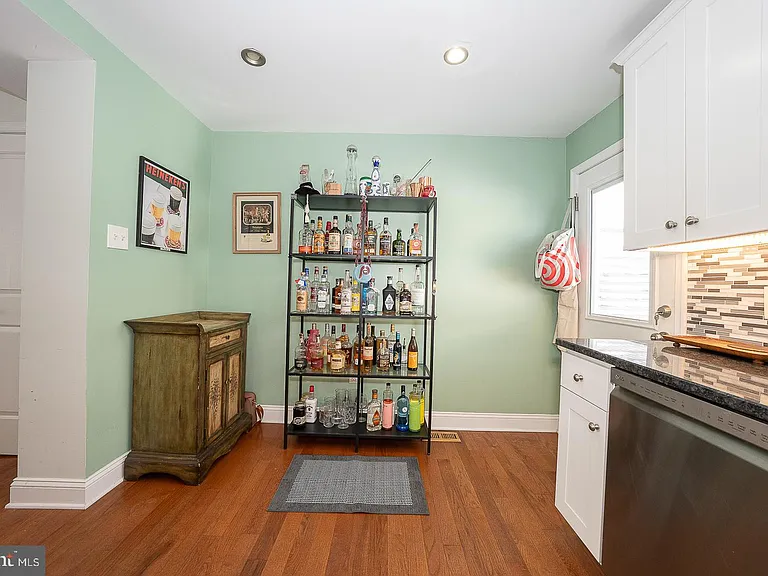 1916 S Alder St — Photo 17