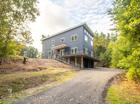 9 Iroquois Lane, Hurley, NY 12443