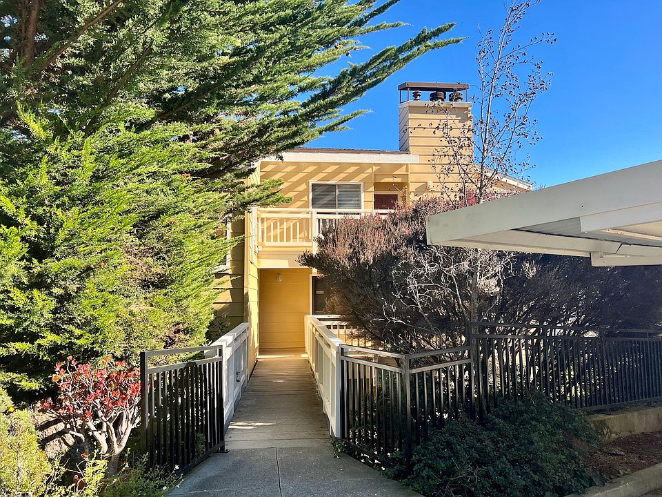 1st image of 303 Oak Ct