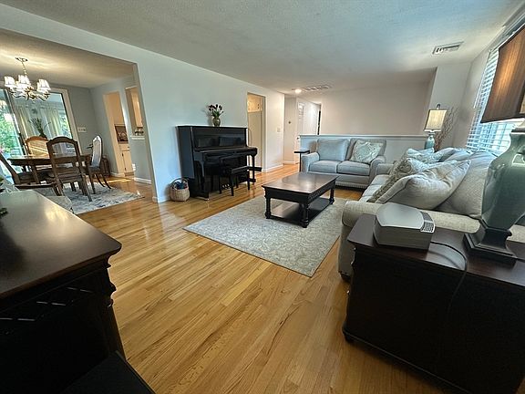 4th image of 41 Constantine Dr