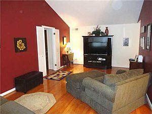 Living Room w/hardwood floor