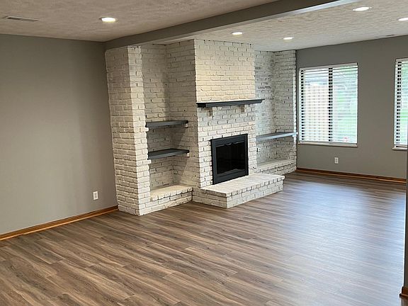 2nd image of 3523 Neerpark Dr