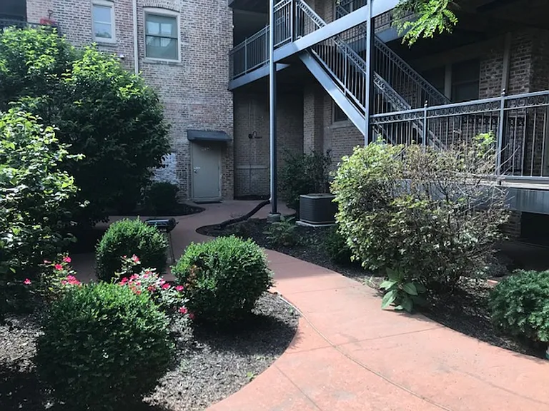 410 W School St — Photo 10