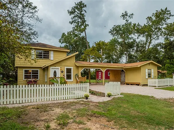 10 Pine Hollow Dr, Huntsville, TX 77340