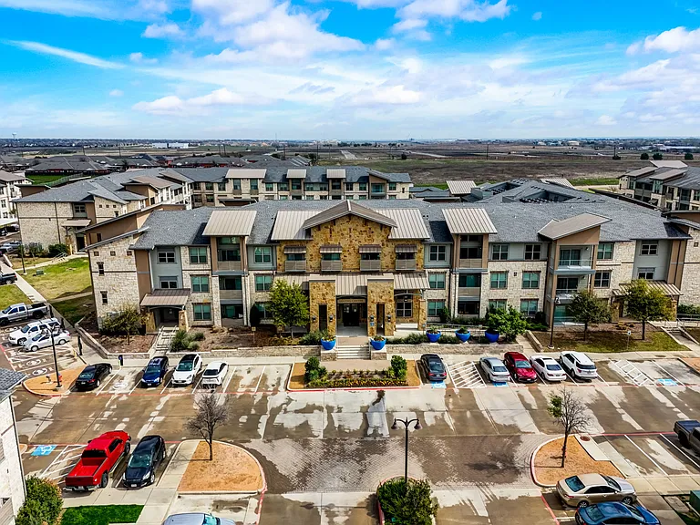 Gateway Oaks Apartments — Photo 33
