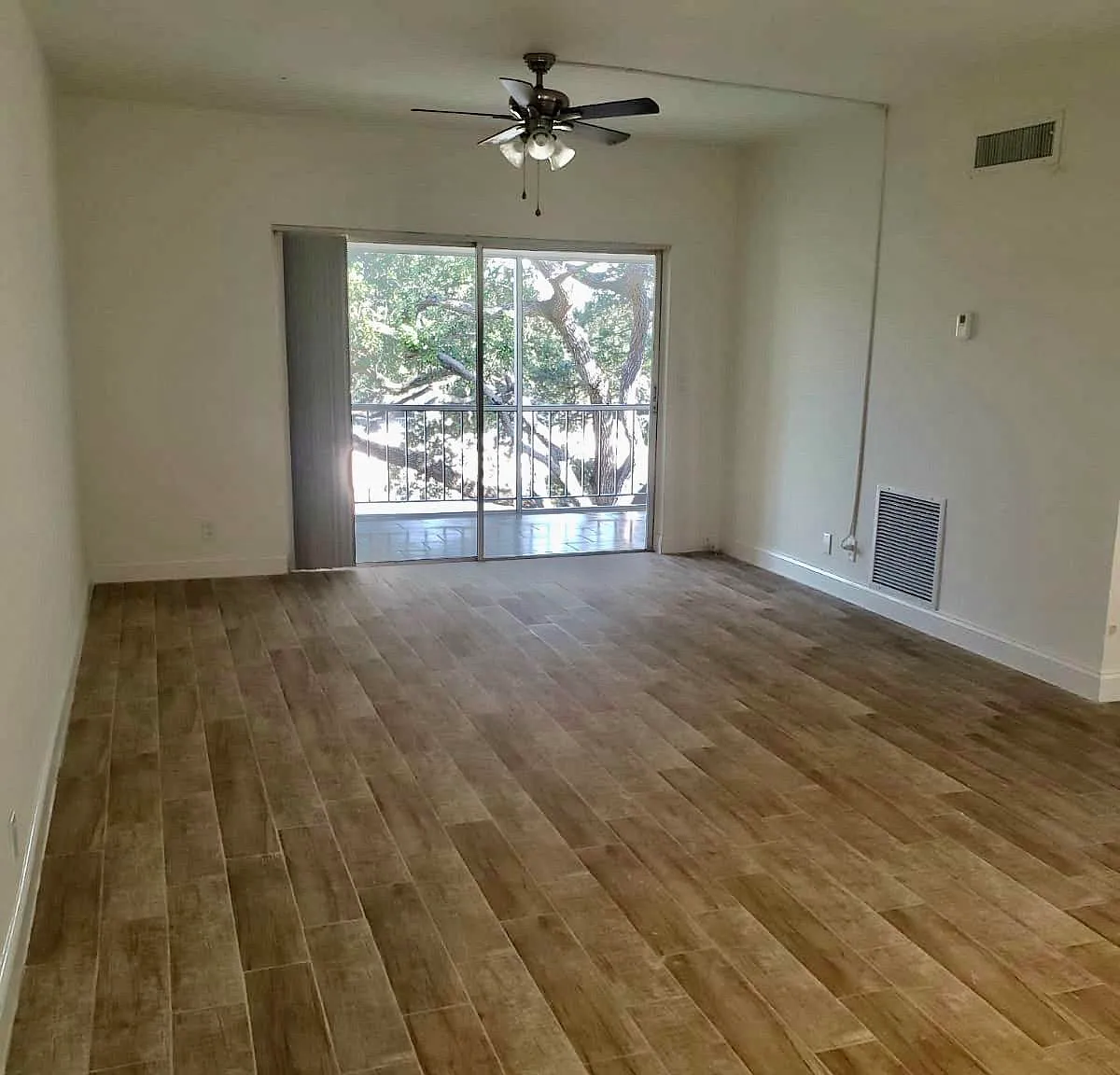 2 bed, 2.0 bath, 847 sqft, $2,200 — Photo 2