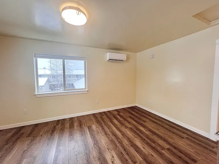 181 E Tall Fir Ct #D — Photo 5