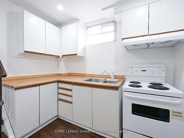 26 Peterson Ct #LOWER — Photo 17