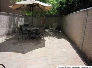 65 Venus Ln, Staten Island, NY 10314