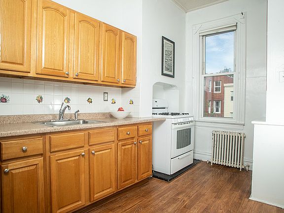 5th image of 52 Russell St Floor 3