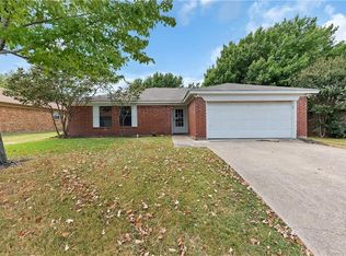 6304 Twin Maple Ct, Arlington, TX 76018