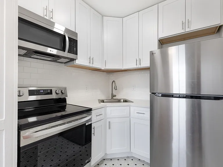 Marleigh Apartments — Photo 36