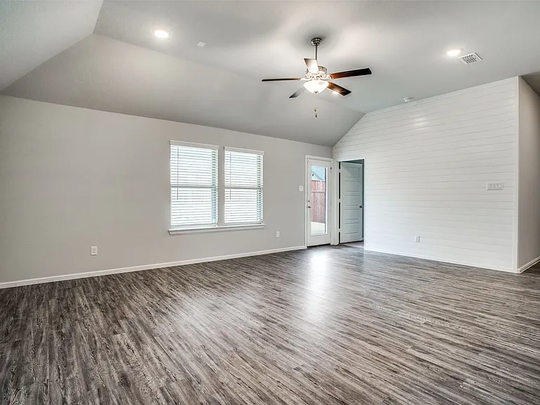 5825 Rostherne Dr — Photo 7