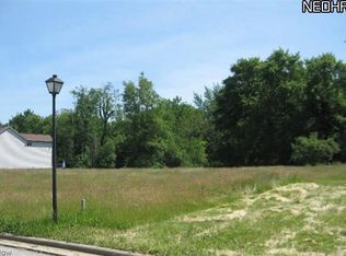 Hidden Lake Blvd, Akron, OH 44312