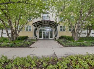 977 Harris Rd Unit 34, Grayslake, IL 60030