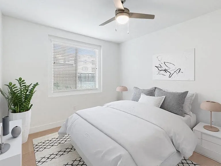 Vernola Marketplace Luxury Apartments — Photo 12