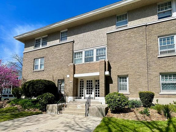 2nd image of 2114 E Woodstock Pl #9