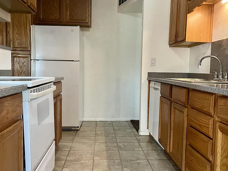 2315 W Butler Dr — Photo 4