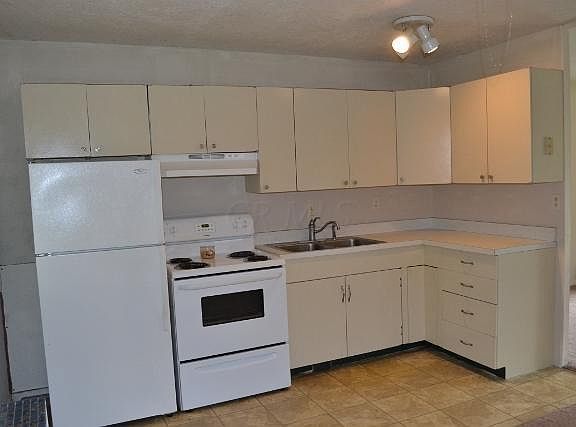 2nd image of 272 Sunset Dr S