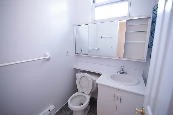 Rented by Batra Group Inc | media 11