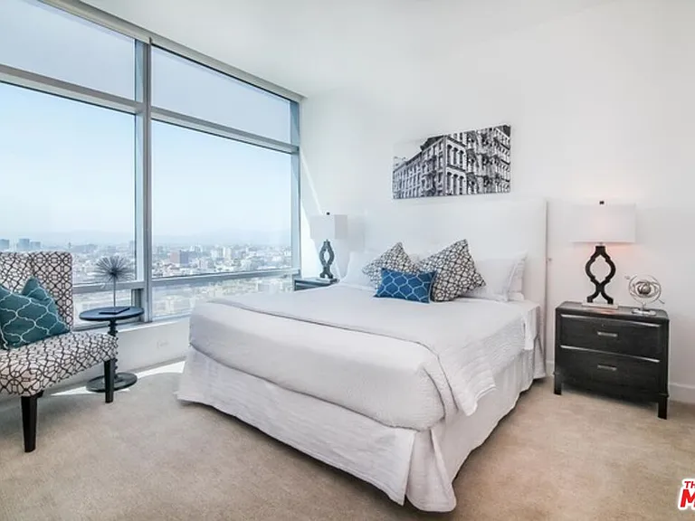 900 W Olympic Blvd #28D — Photo 15