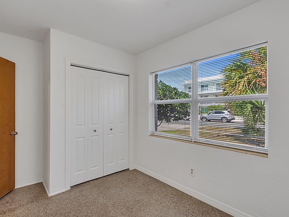 5th image of 856 Dahlia Ln #A